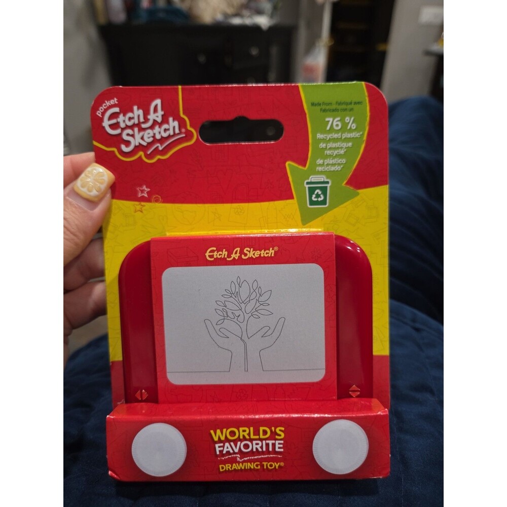 Pocket Etch A Sketch, NEW Sealed. Have Fun Drawing In A Car Bus Airplane NEW B18